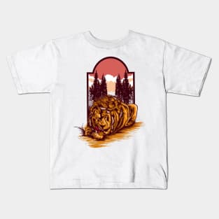 A lion enjoying its prey Kids T-Shirt